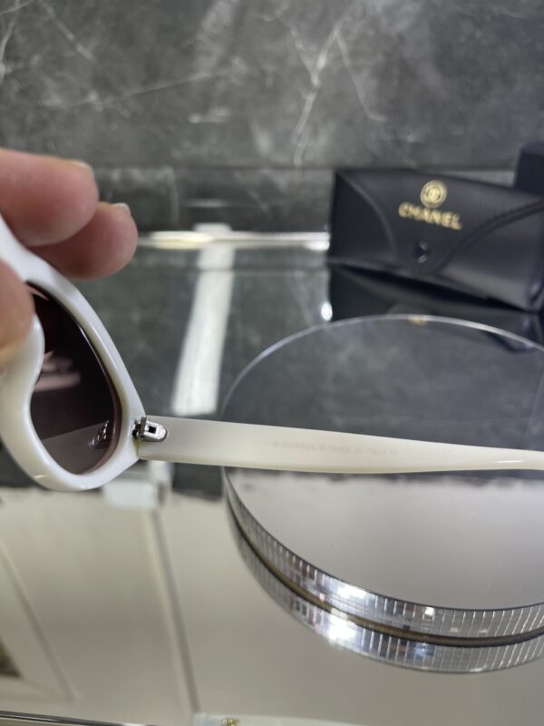 Chanel Krem çerçeve Taş detay 573