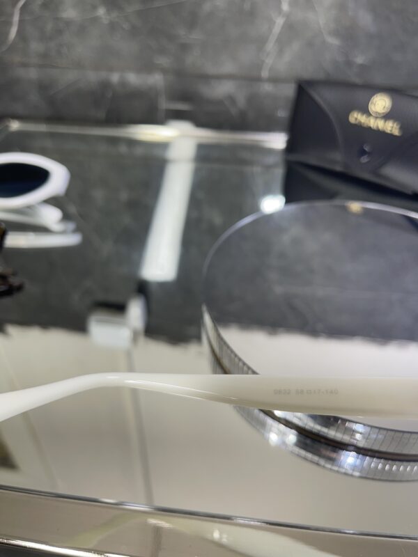 Chanel Krem çerçeve Taş detay 573