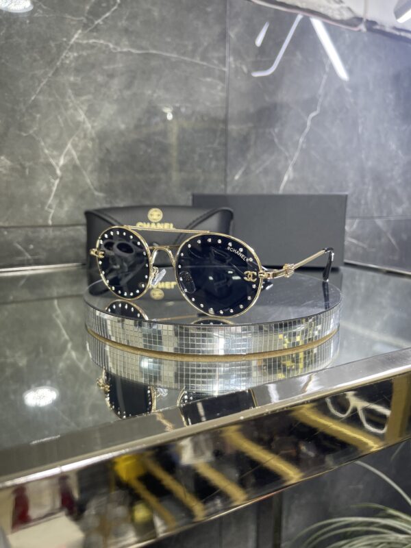 Chanel Taşlı Siyah cam 571