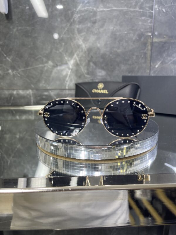Chanel Taşlı Siyah cam 571