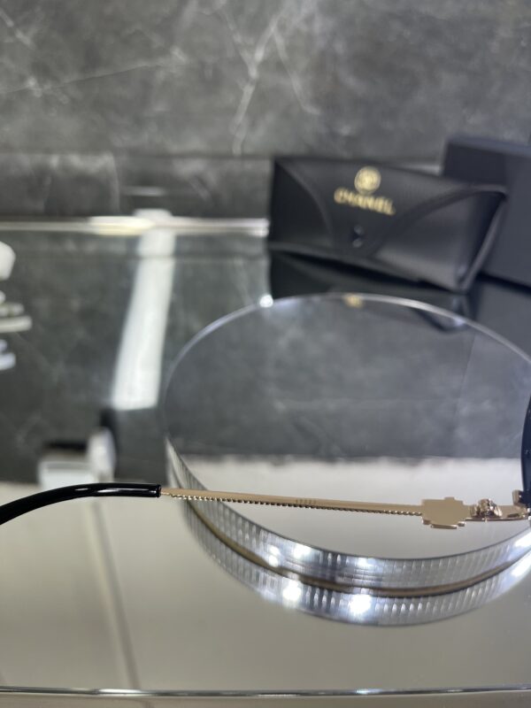 Chanel Taşlı Siyah cam 571