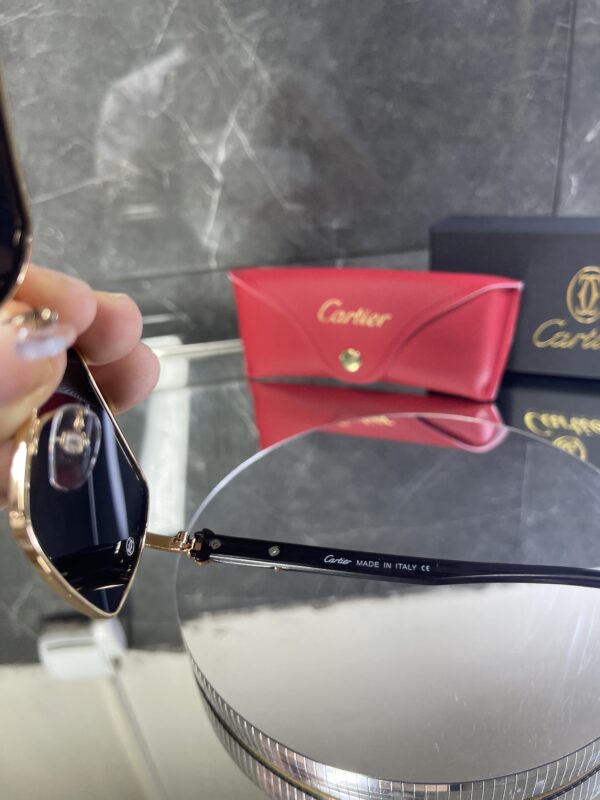 Cartier ahşap Detay Gold çerçeve Siyah cam 586