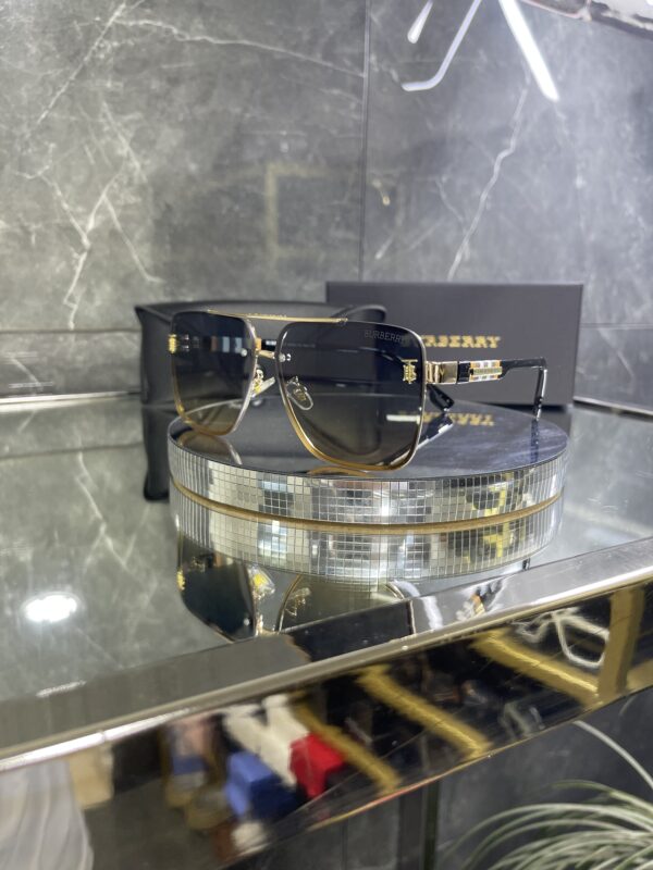 Burberry B Çokrenkli cam 583