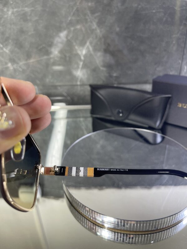 Burberry B Çokrenkli cam 583