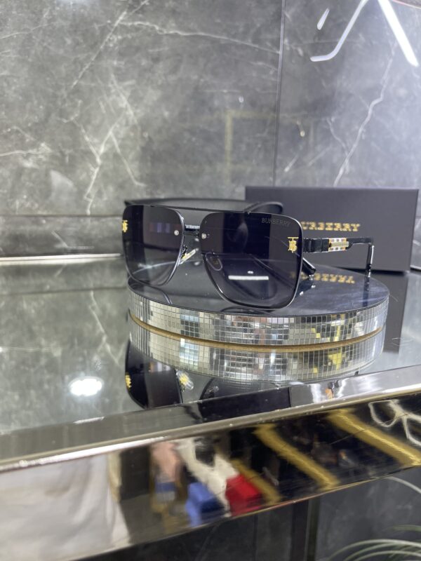 Burberry B Siyah çerçeve siyah cam 582