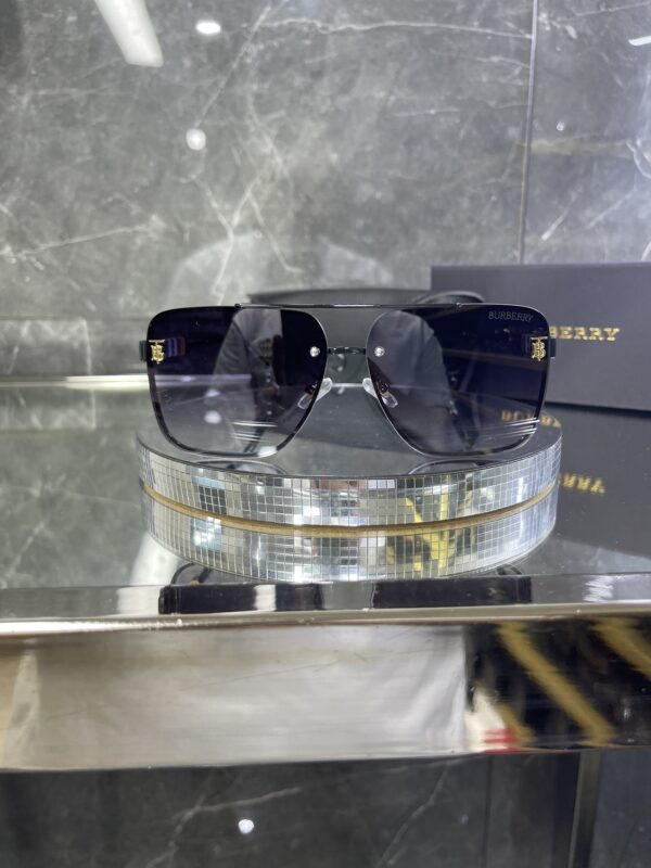Burberry B Siyah çerçeve siyah cam 582