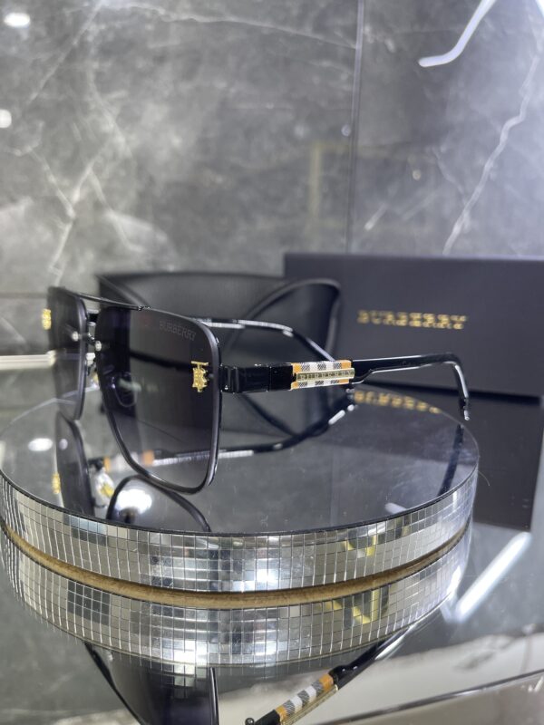 Burberry B Siyah çerçeve siyah cam 582