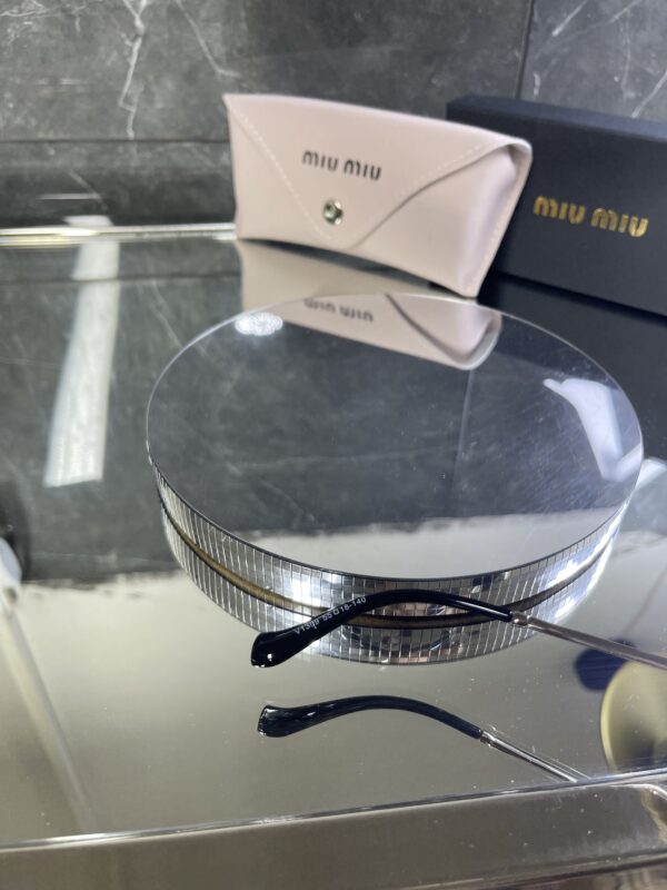 Miu Miu geometrik gümüş çerçeve siyah cam 602
