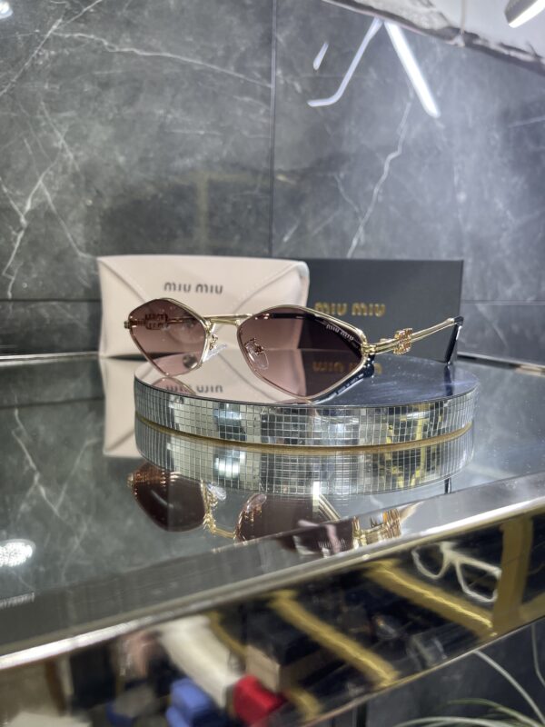Miu Miu geometrik çok renkli cam 601