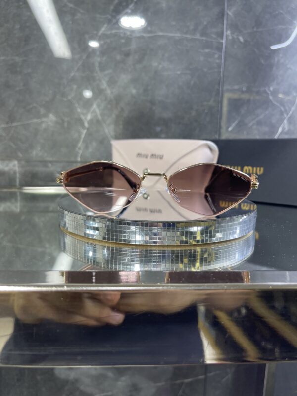 Miu Miu geometrik çok renkli cam 601