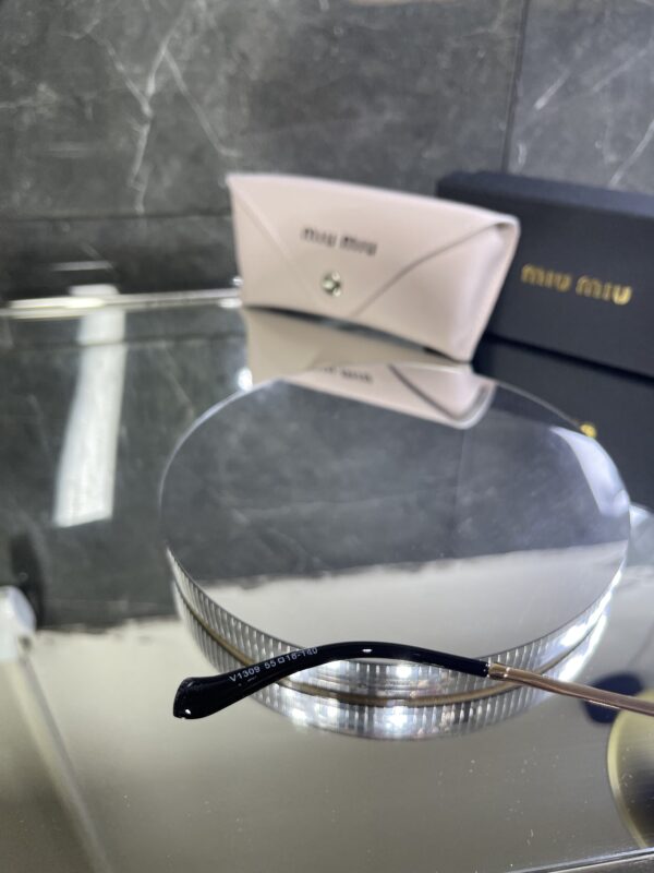 Miu Miu geometrik çok renkli cam 601