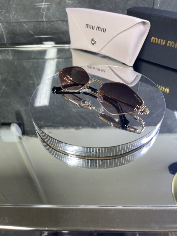 Miu Miu geometrik çok renkli cam 601