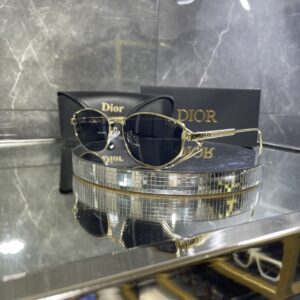 IMG_4977 Dior Geometrik Gold çerçeve Siyah cam 616