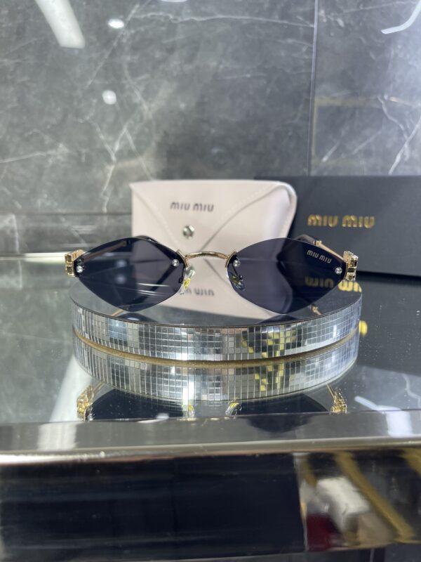 Miu Miu Geometrik Miu detay Siyah cam 608