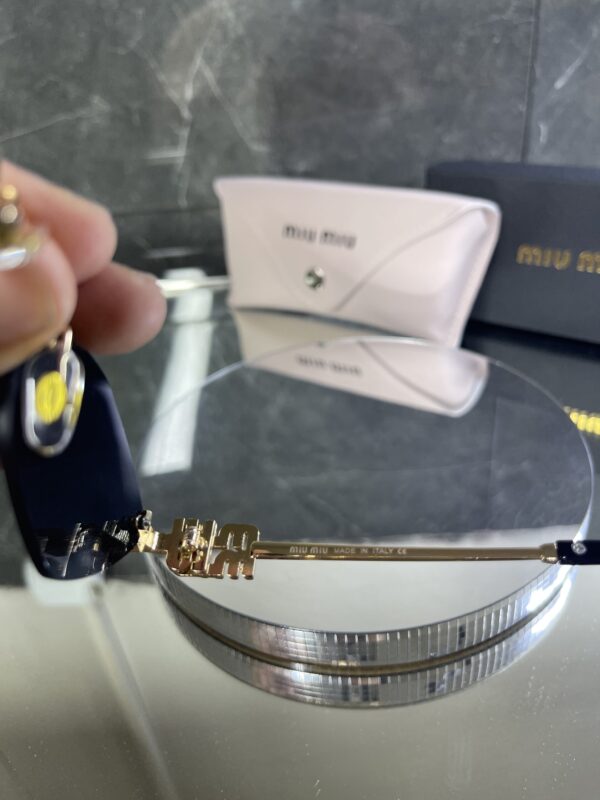 Miu Miu Geometrik Miu detay Siyah cam 608
