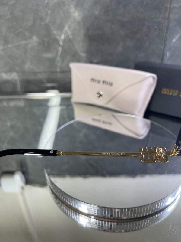 Miu Miu Geometrik Miu detay Siyah cam 608
