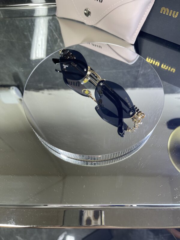 Miu Miu Geometrik Miu detay Siyah cam 608
