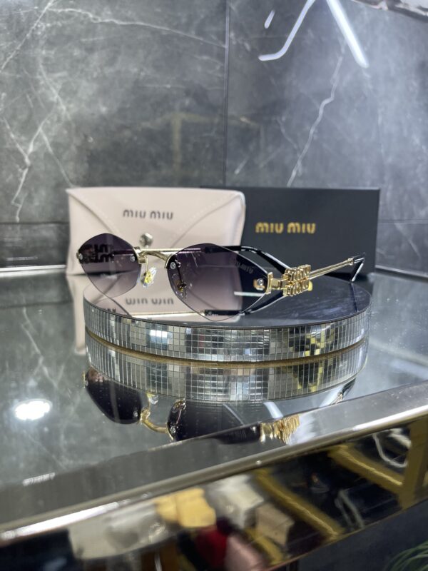 Miu Miu Geometrik Miu detay Siyah degrade cam 607