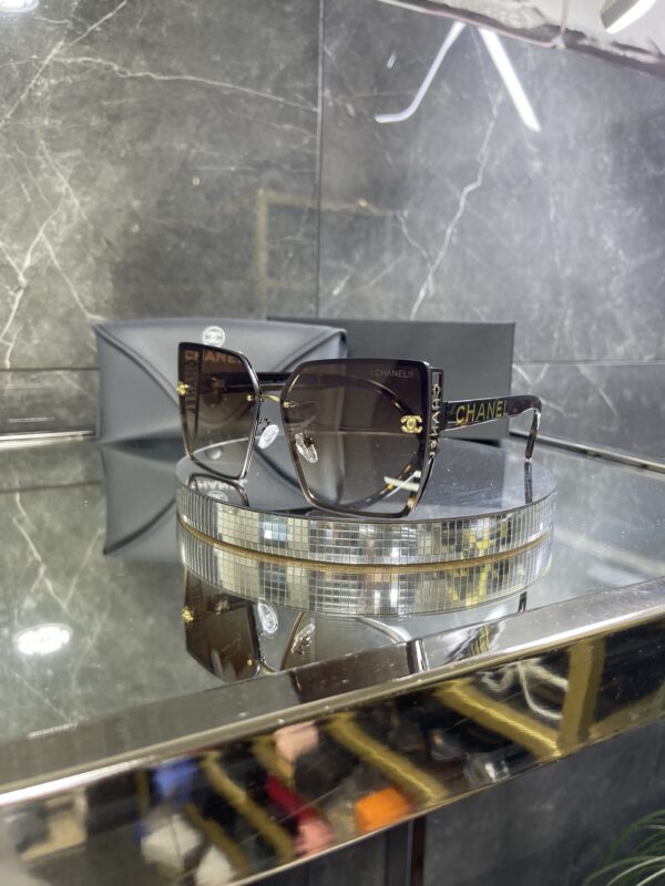 Chanel Metal çerçeve kahve cam 624