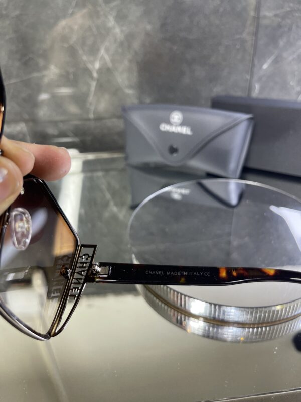 Chanel Metal çerçeve kahve cam 624