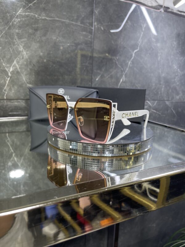 Chanel Beyaz Metal çerçeve çok renkli cam 623