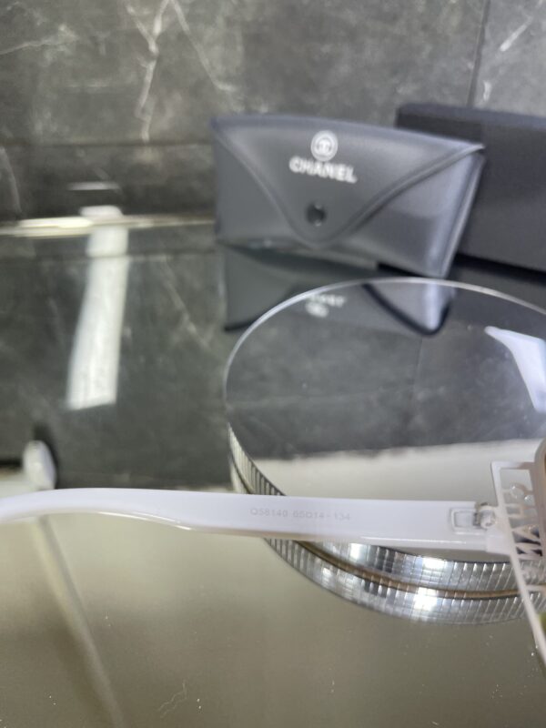 Chanel Beyaz Metal çerçeve çok renkli cam 623