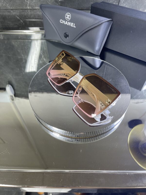Chanel Beyaz Metal çerçeve çok renkli cam 623