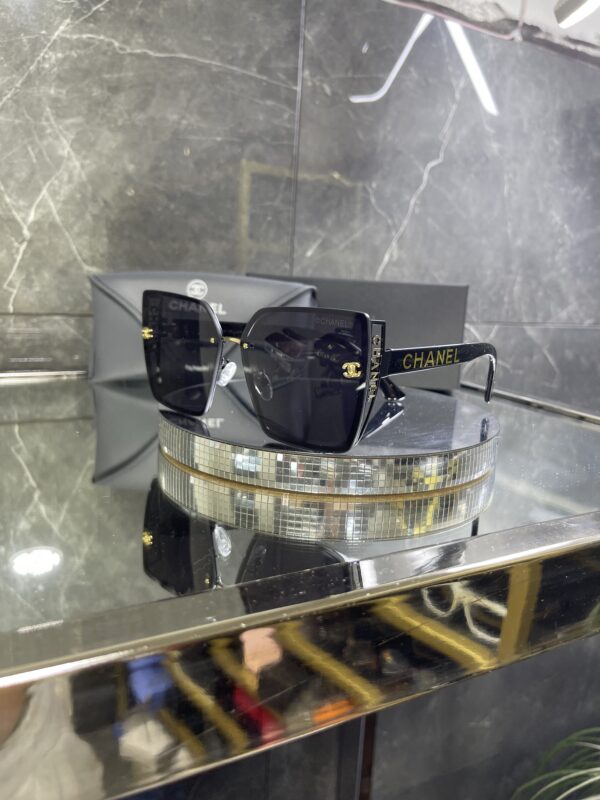 Chanel Siyah Metal çerçeve Siyah cam 622