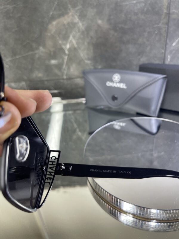 Chanel Siyah Metal çerçeve Siyah cam 622