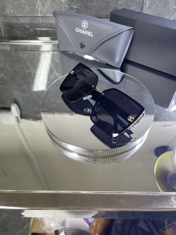 Chanel Siyah Metal çerçeve Siyah cam 622