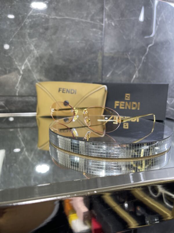 Fendi First Çerçevesiz Pudra cam 645