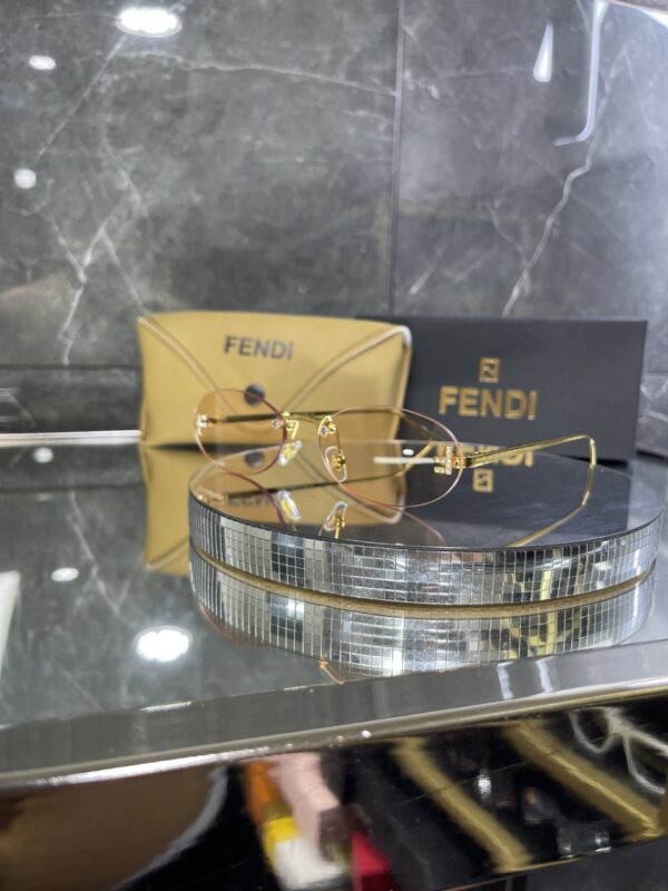 Fendi First Çerçevesiz Pudra cam 645