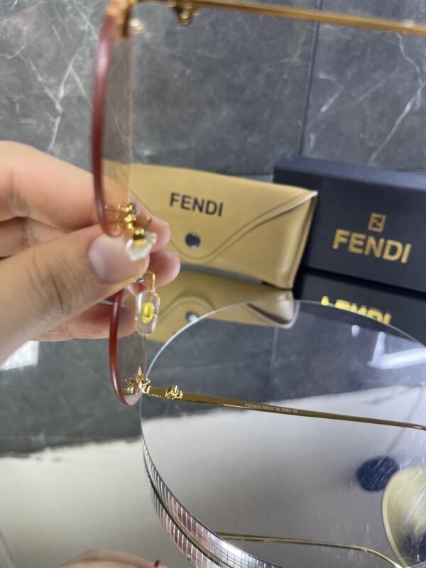 Fendi First Çerçevesiz Pudra cam 645