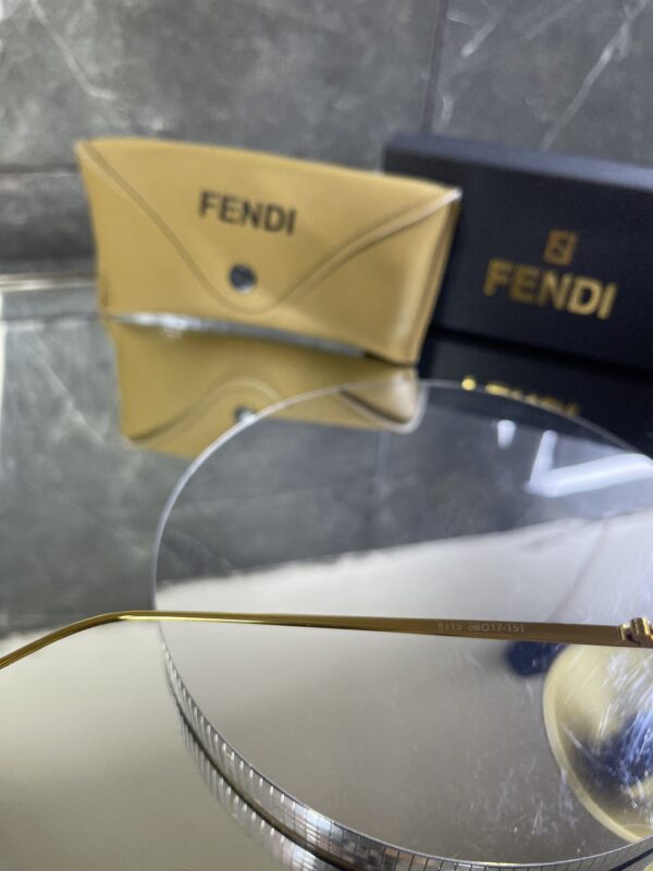 Fendi First Çerçevesiz Pudra cam 645