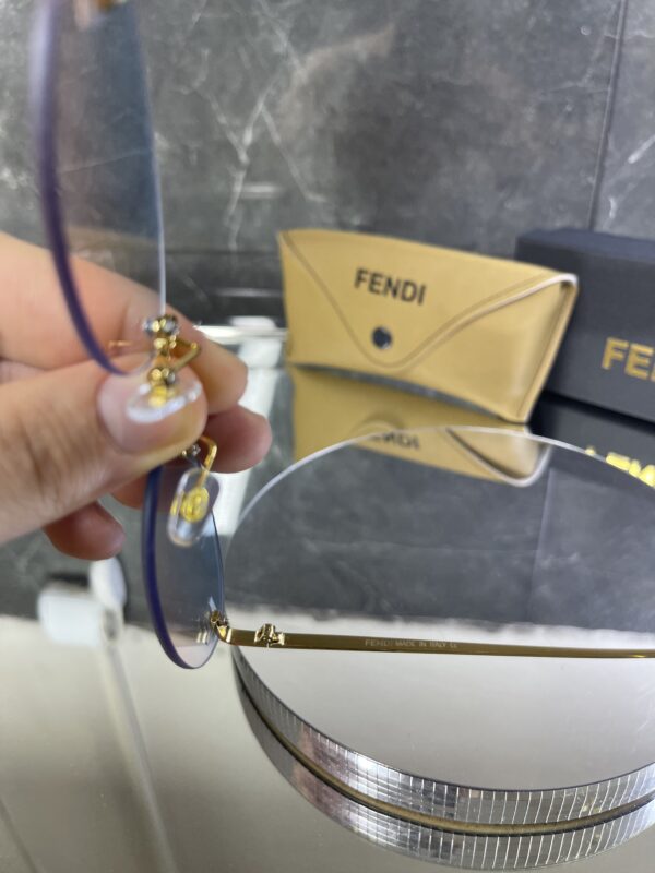 Fendi First Çerçevesiz Çok Renkli cam 644