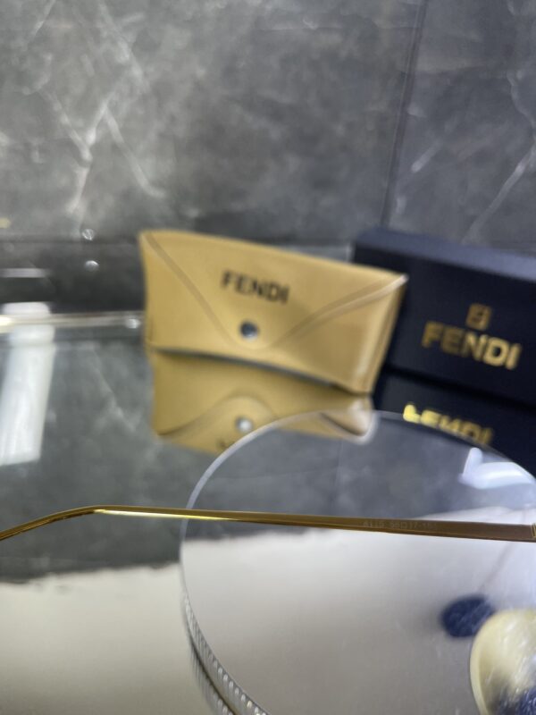 Fendi First Çerçevesiz Çok Renkli cam 644