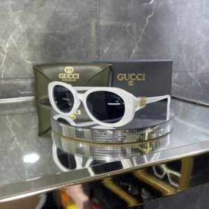 Gucci Oval Beyaz Çerçeve Siyah cam 643