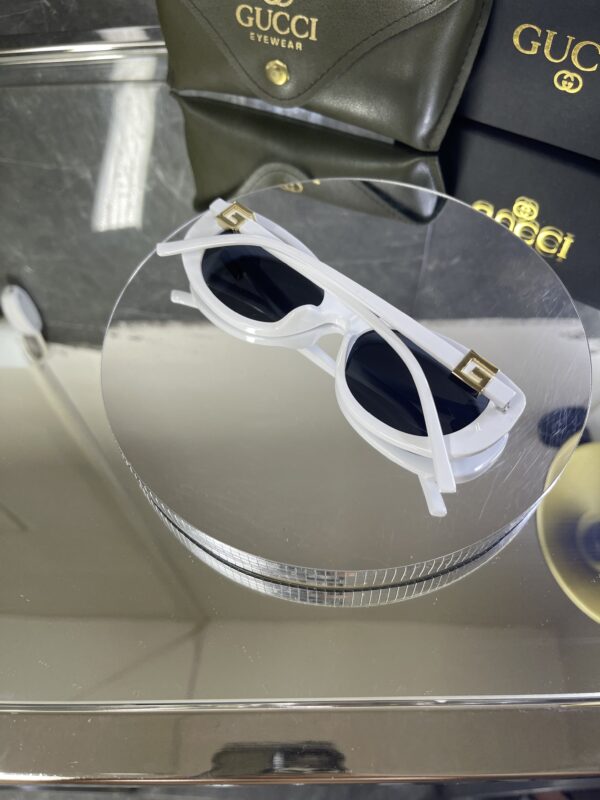 Gucci Oval Beyaz Çerçeve Siyah cam 643