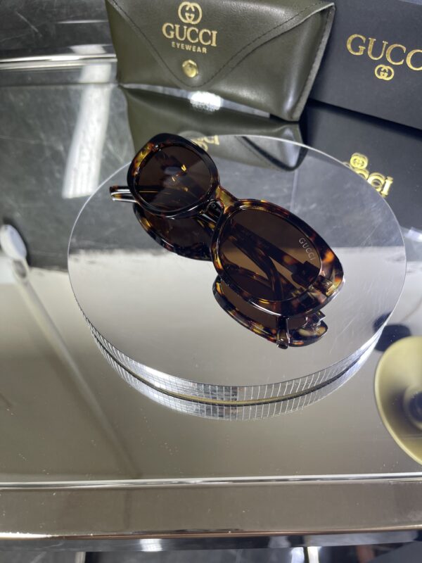 Gucci Oval Leopar Çerçeve Kahve cam 642