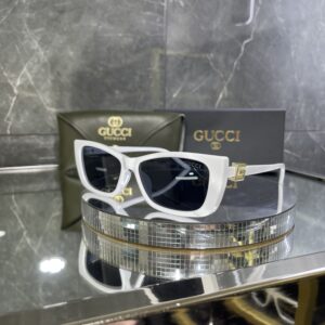 Gucci Beyaz Kare çerçeve Siyah cam 639