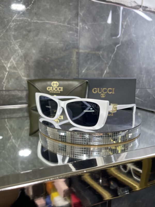 Gucci Beyaz Kare çerçeve Siyah cam 639