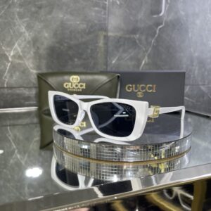 IMG_6138 Gucci Beyaz Kare çerçeve Siyah cam 639