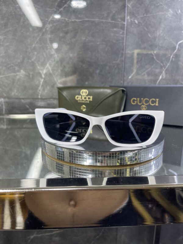 Gucci Beyaz Kare çerçeve Siyah cam 639