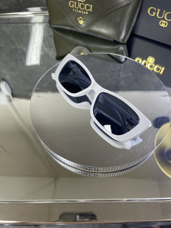 Gucci Beyaz Kare çerçeve Siyah cam 639