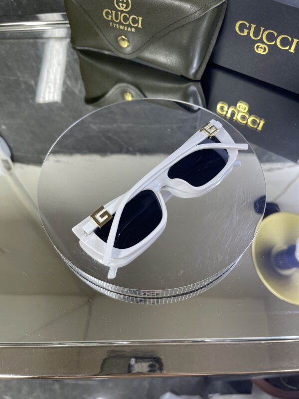 Gucci Beyaz Kare çerçeve Siyah cam 639
