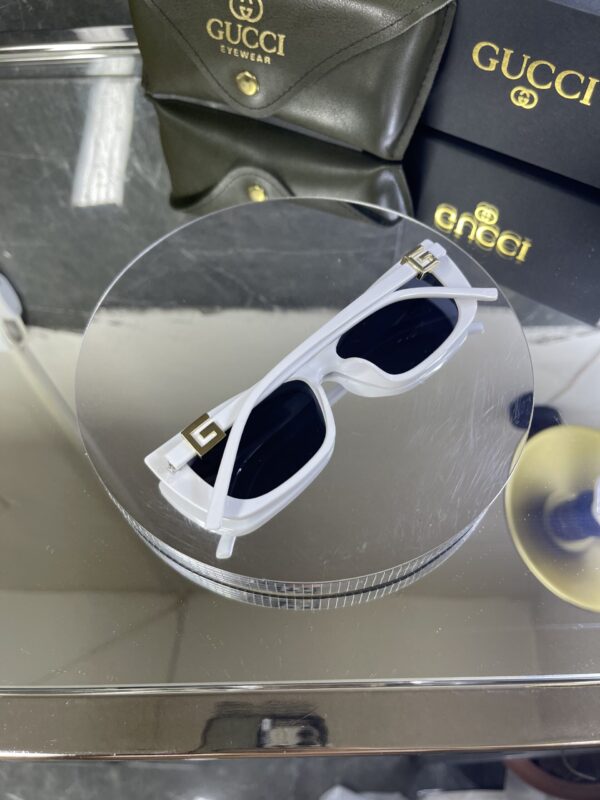 Gucci Beyaz Kare çerçeve Siyah cam 639
