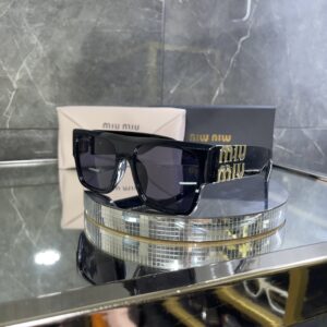 Miu Miu Kare çerçeve siyah cam 635