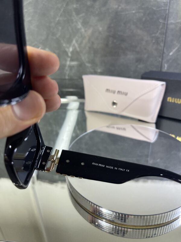 Miu Miu Kare çerçeve siyah cam 635