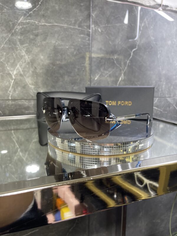 Tomford çerçevesiz çok renkli cam 631