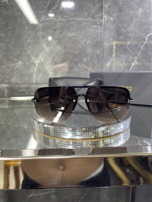 Tomford çerçevesiz çok renkli cam 631